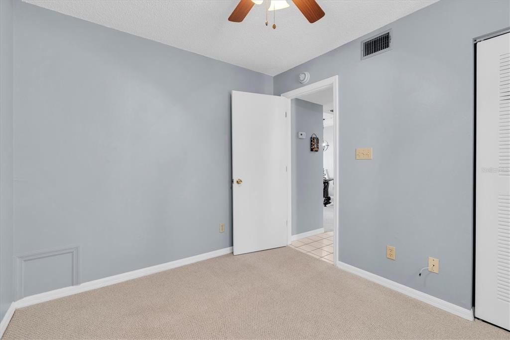 For Sale: $179,900 (2 beds, 1 baths, 720 Square Feet)