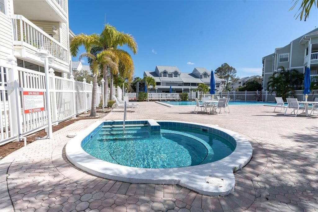 For Sale: $179,900 (2 beds, 1 baths, 720 Square Feet)