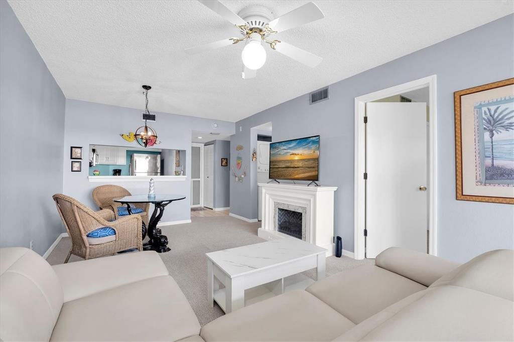 For Sale: $179,900 (2 beds, 1 baths, 720 Square Feet)