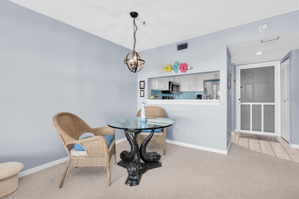 For Sale: $179,900 (2 beds, 1 baths, 720 Square Feet)