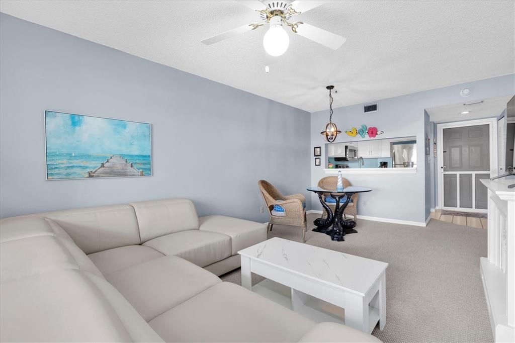 For Sale: $179,900 (2 beds, 1 baths, 720 Square Feet)