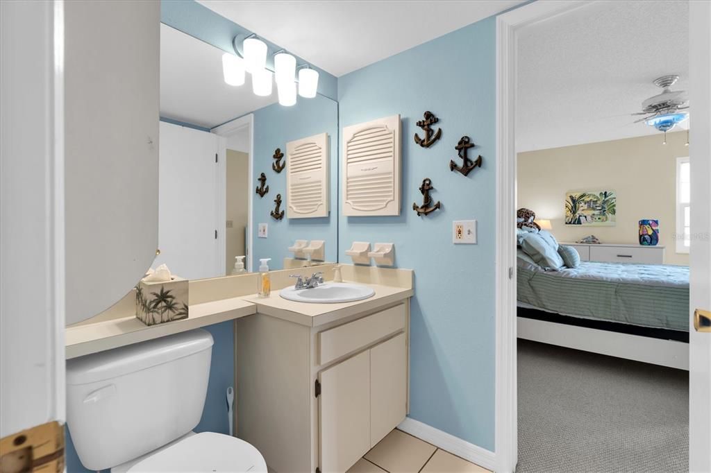 For Sale: $179,900 (2 beds, 1 baths, 720 Square Feet)