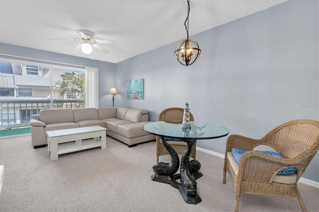 For Sale: $179,900 (2 beds, 1 baths, 720 Square Feet)