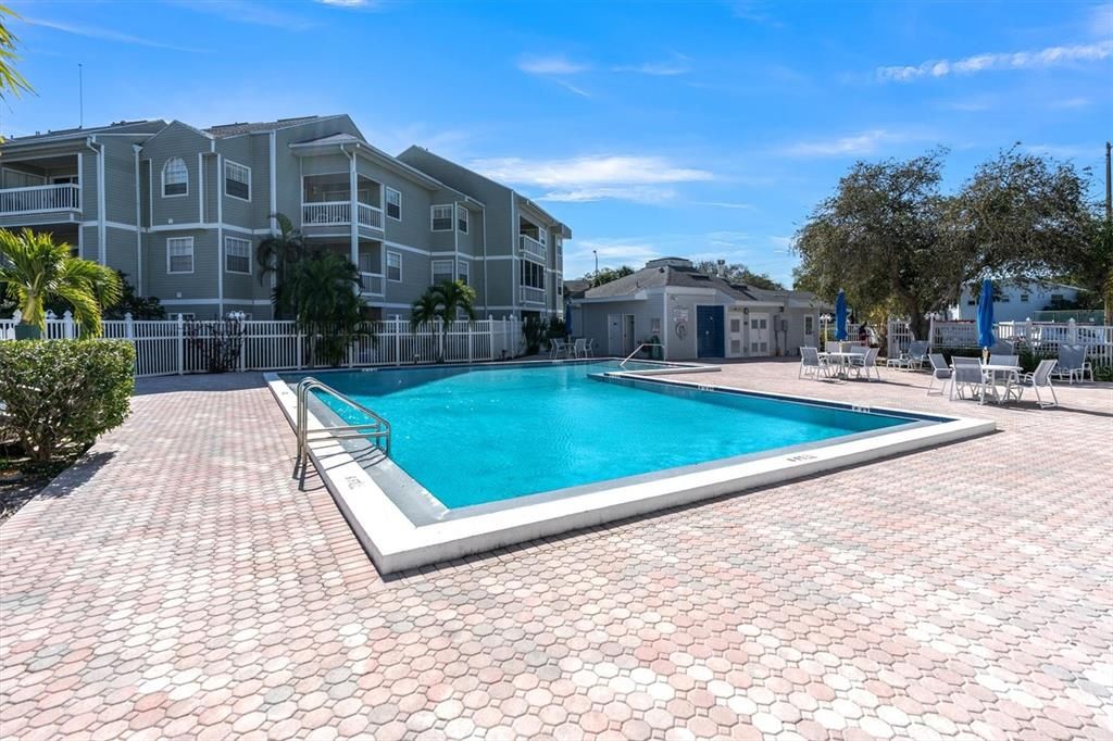 For Sale: $179,900 (2 beds, 1 baths, 720 Square Feet)