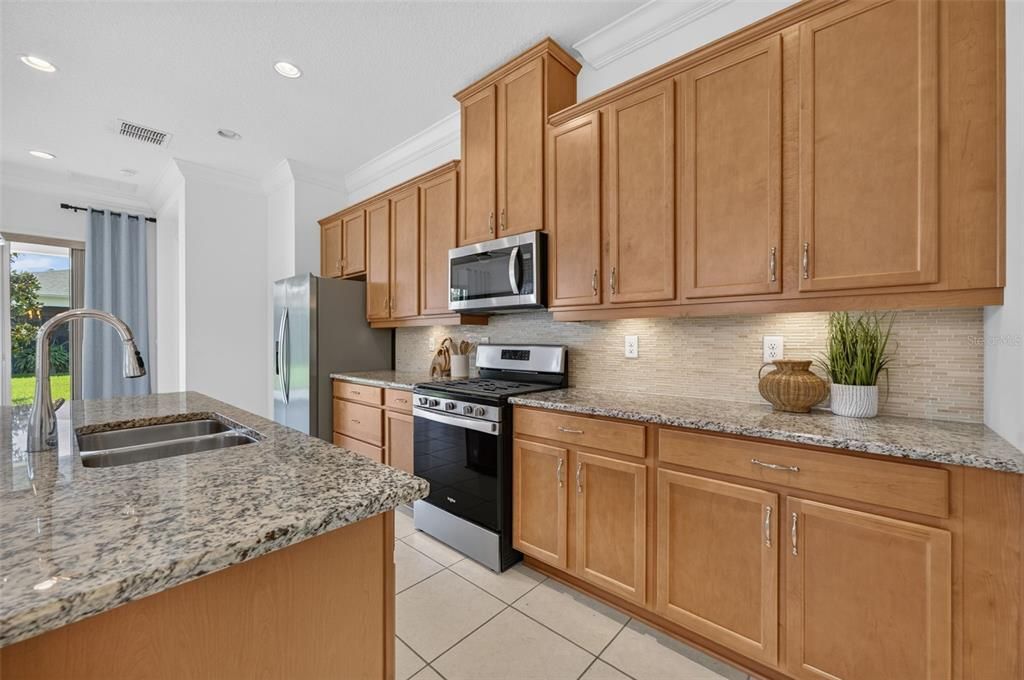 For Sale: $289,900 (2 beds, 2 baths, 1464 Square Feet)