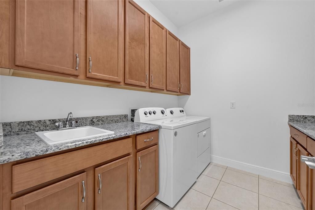 For Sale: $289,900 (2 beds, 2 baths, 1464 Square Feet)