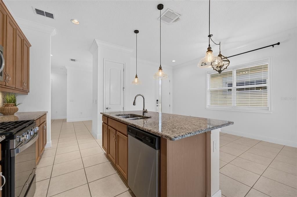 For Sale: $289,900 (2 beds, 2 baths, 1464 Square Feet)