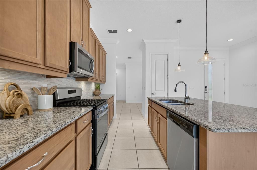 For Sale: $289,900 (2 beds, 2 baths, 1464 Square Feet)