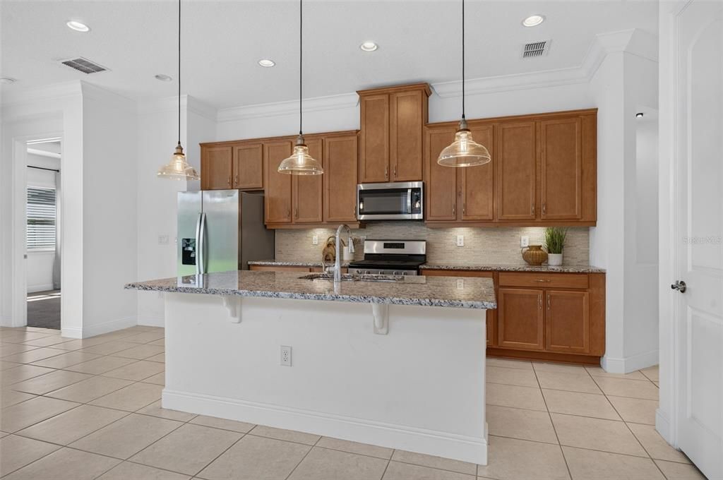 For Sale: $289,900 (2 beds, 2 baths, 1464 Square Feet)