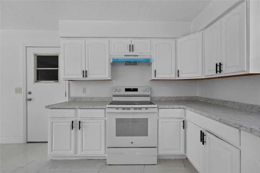 На продажу: $345,000 (3 спален, 2 ванн, 1629 Квадратных фут)