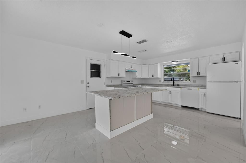На продажу: $345,000 (3 спален, 2 ванн, 1629 Квадратных фут)