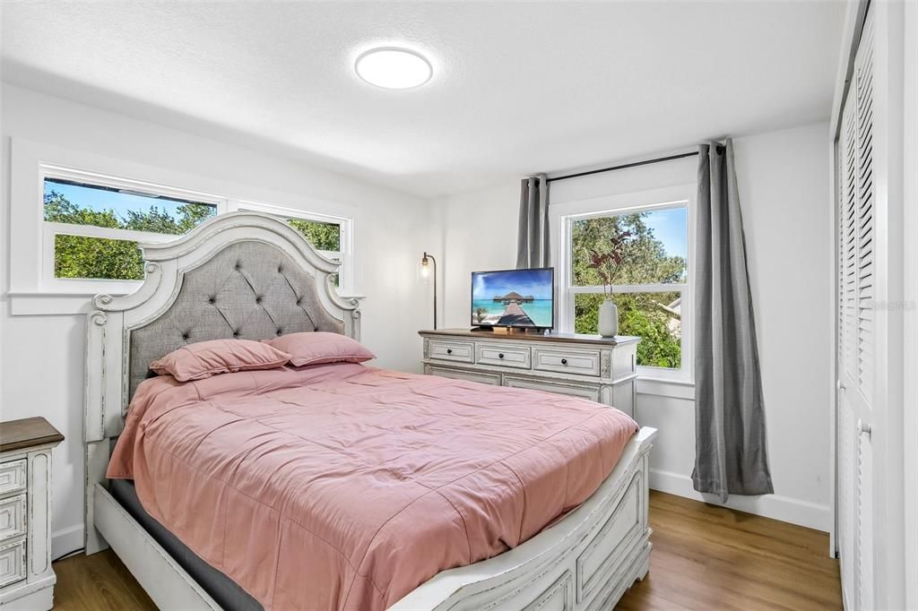 En Venta: $549,999 (3 camas, 2 baños, 1950 Pies cuadrados)