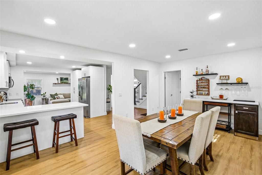 En Venta: $549,999 (3 camas, 2 baños, 1950 Pies cuadrados)