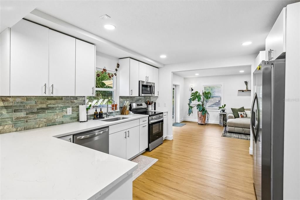 En Venta: $549,999 (3 camas, 2 baños, 1950 Pies cuadrados)