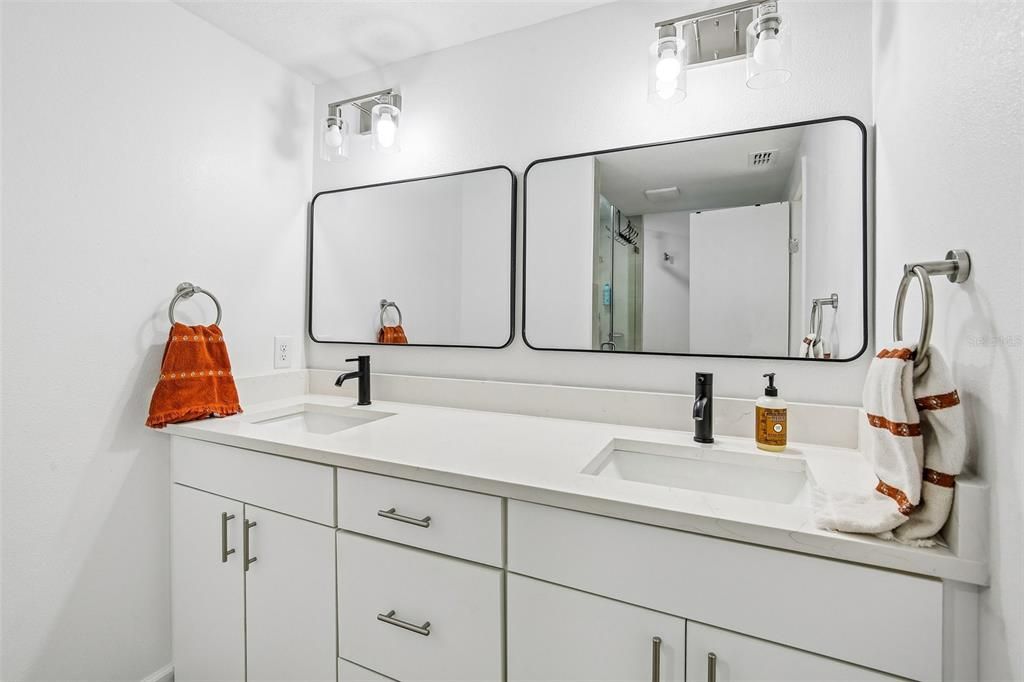 En Venta: $549,999 (3 camas, 2 baños, 1950 Pies cuadrados)