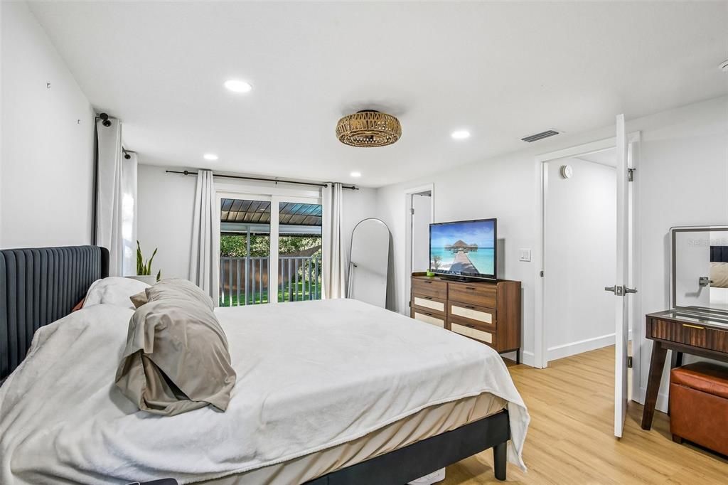 En Venta: $549,999 (3 camas, 2 baños, 1950 Pies cuadrados)