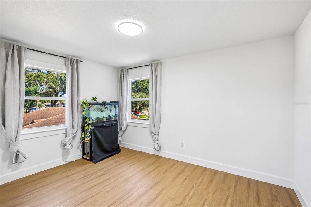 En Venta: $549,999 (3 camas, 2 baños, 1950 Pies cuadrados)