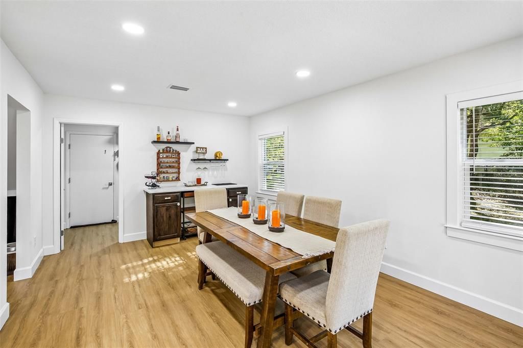 En Venta: $549,999 (3 camas, 2 baños, 1950 Pies cuadrados)
