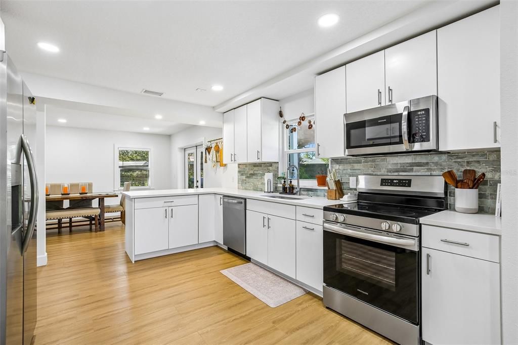 En Venta: $549,999 (3 camas, 2 baños, 1950 Pies cuadrados)