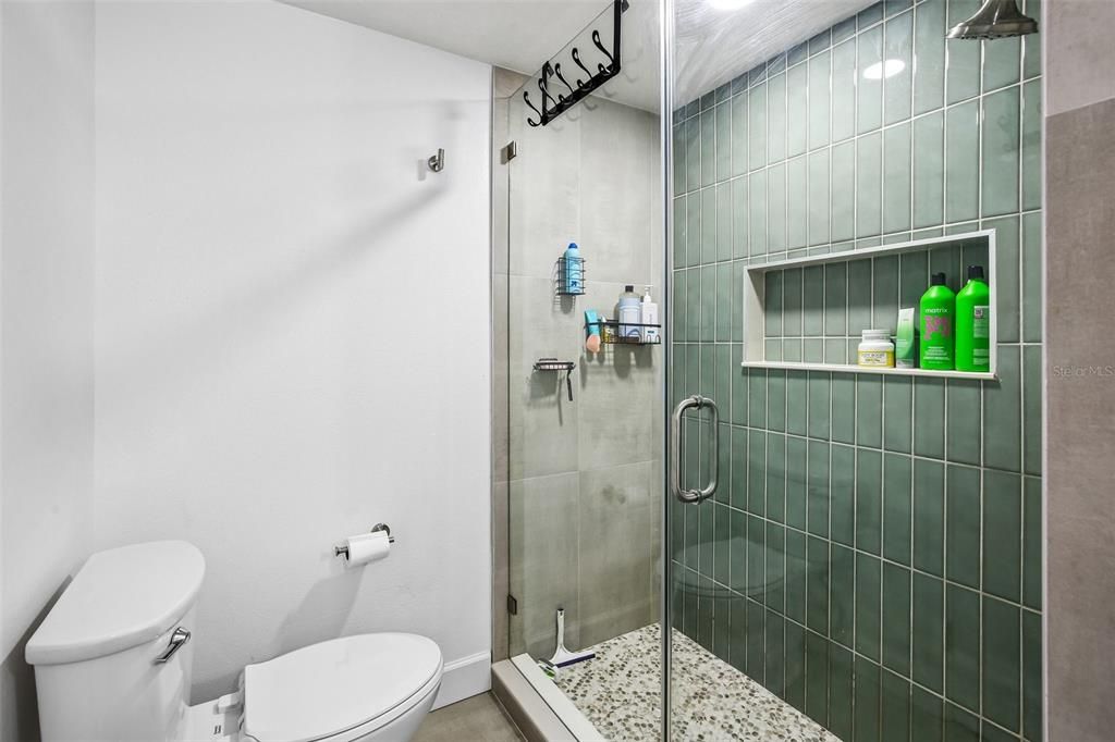 En Venta: $549,999 (3 camas, 2 baños, 1950 Pies cuadrados)