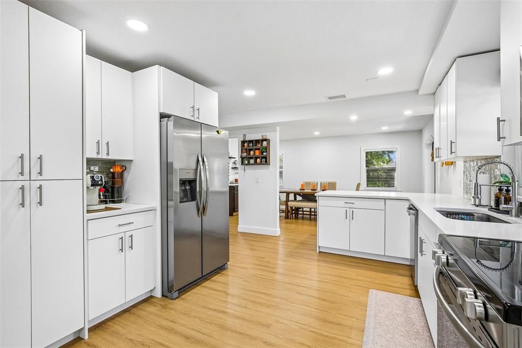 En Venta: $549,999 (3 camas, 2 baños, 1950 Pies cuadrados)