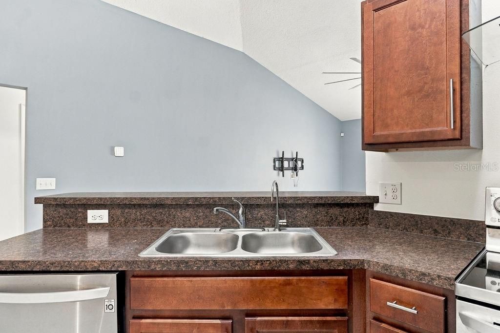 В аренду: $2,300 (3 спален, 2 ванн, 1504 Квадратных фут)