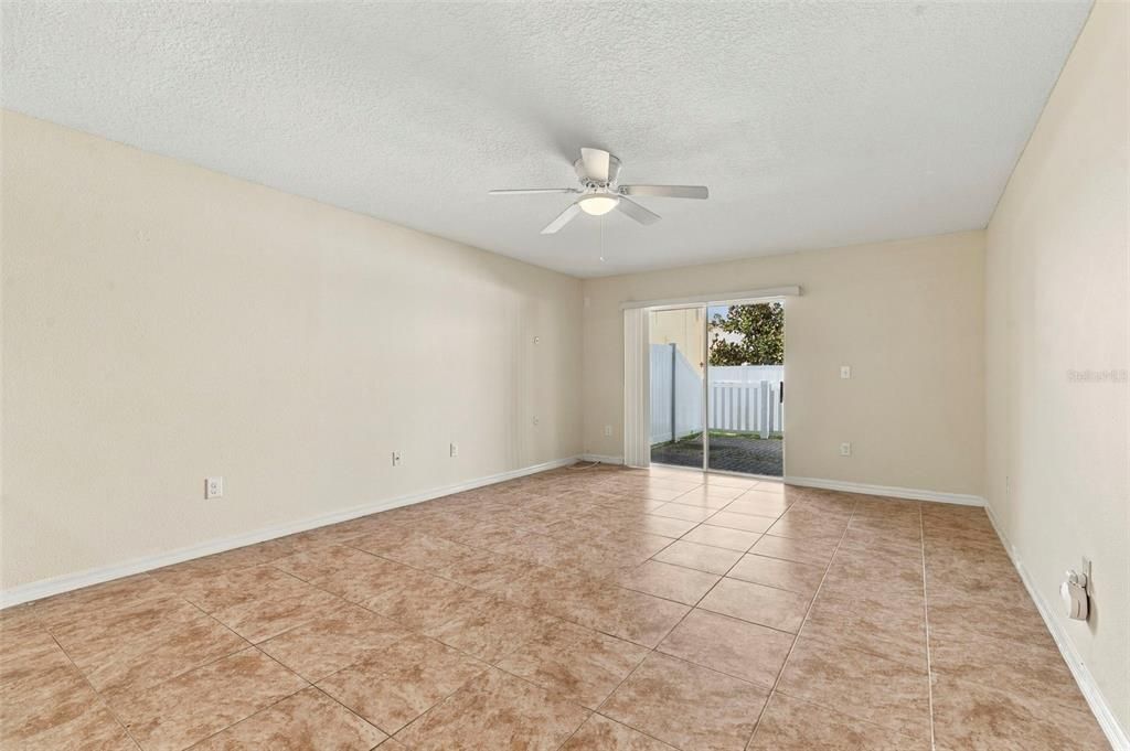 En Venta: $229,900 (2 camas, 2 baños, 1501 Pies cuadrados)