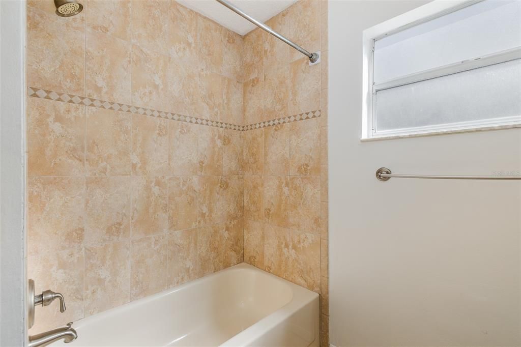 На продажу: $349,900 (3 спален, 2 ванн, 1528 Квадратных фут)