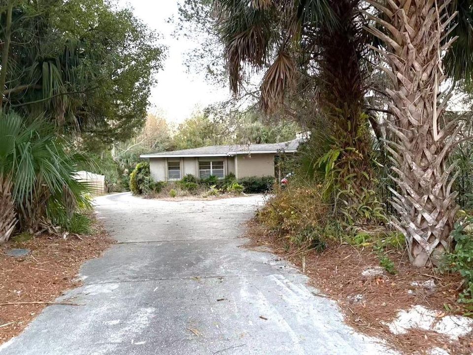 For Rent: $3,880 (5 beds, 3 baths, 4000 Square Feet)