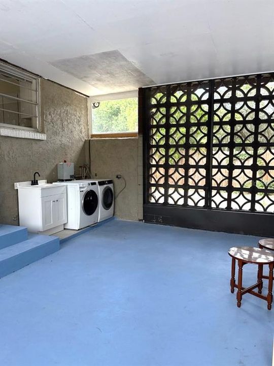 For Rent: $3,880 (5 beds, 3 baths, 4000 Square Feet)