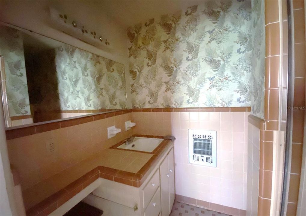 For Rent: $3,880 (5 beds, 3 baths, 4000 Square Feet)