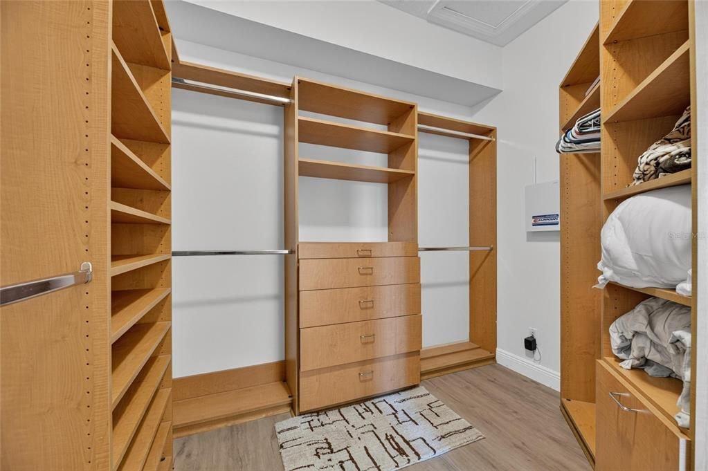 En Venta: $1,149,000 (4 camas, 2 baños, 2565 Pies cuadrados)