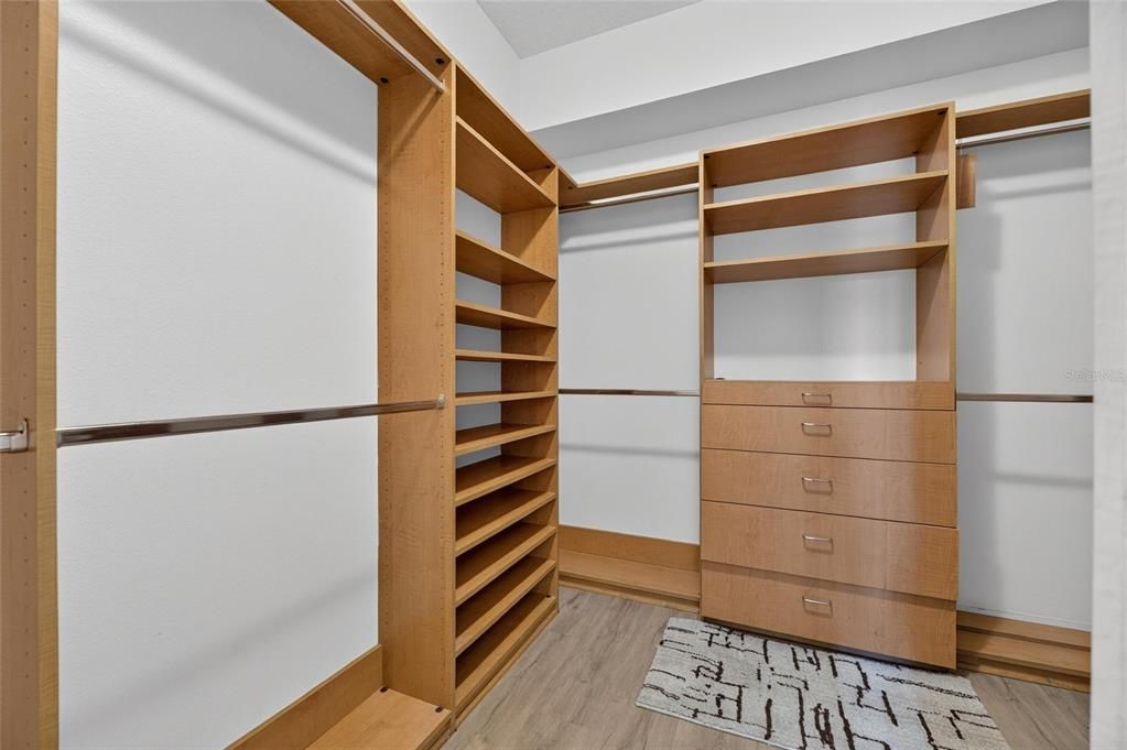 En Venta: $1,149,000 (4 camas, 2 baños, 2565 Pies cuadrados)