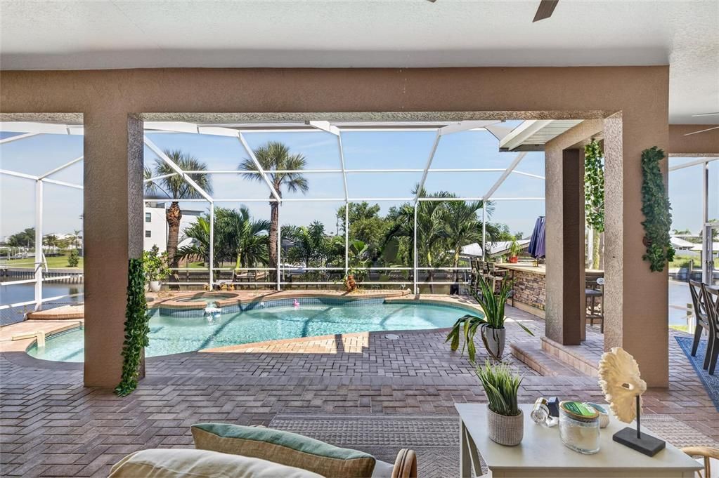 En Venta: $1,149,000 (4 camas, 2 baños, 2565 Pies cuadrados)