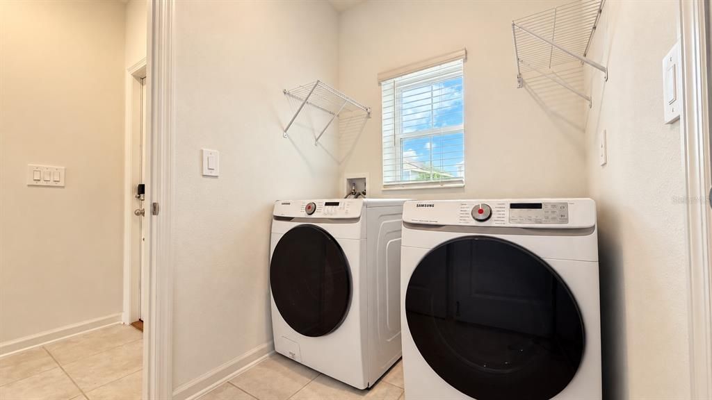 На продажу: $285,000 (3 спален, 2 ванн, 1432 Квадратных фут)