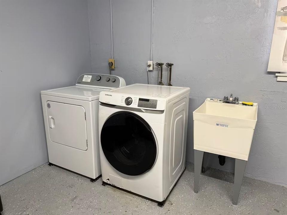На продажу: $630,000 (3 спален, 2 ванн, 1986 Квадратных фут)
