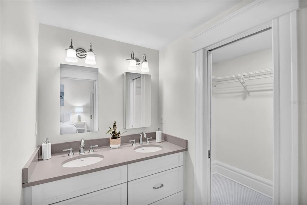 待售: $1,150,000 (2 贝兹, 2 浴室, 1554 平方英尺)