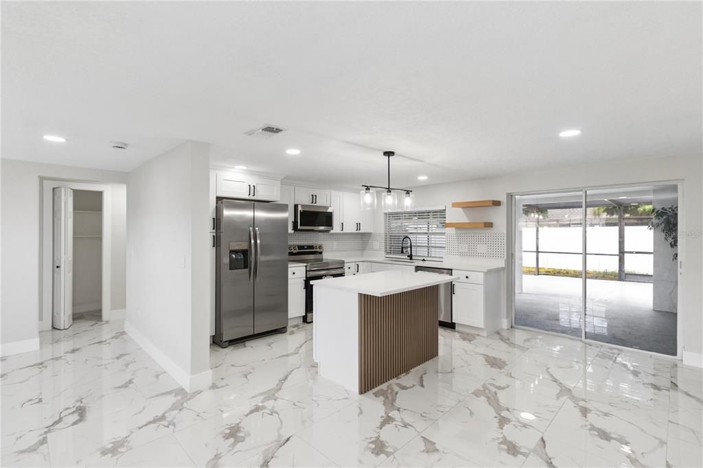 En Venta: $325,000 (4 camas, 2 baños, 1451 Pies cuadrados)