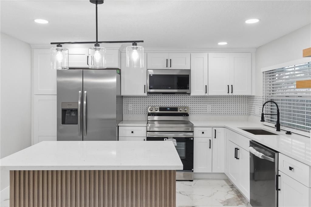 En Venta: $325,000 (4 camas, 2 baños, 1451 Pies cuadrados)