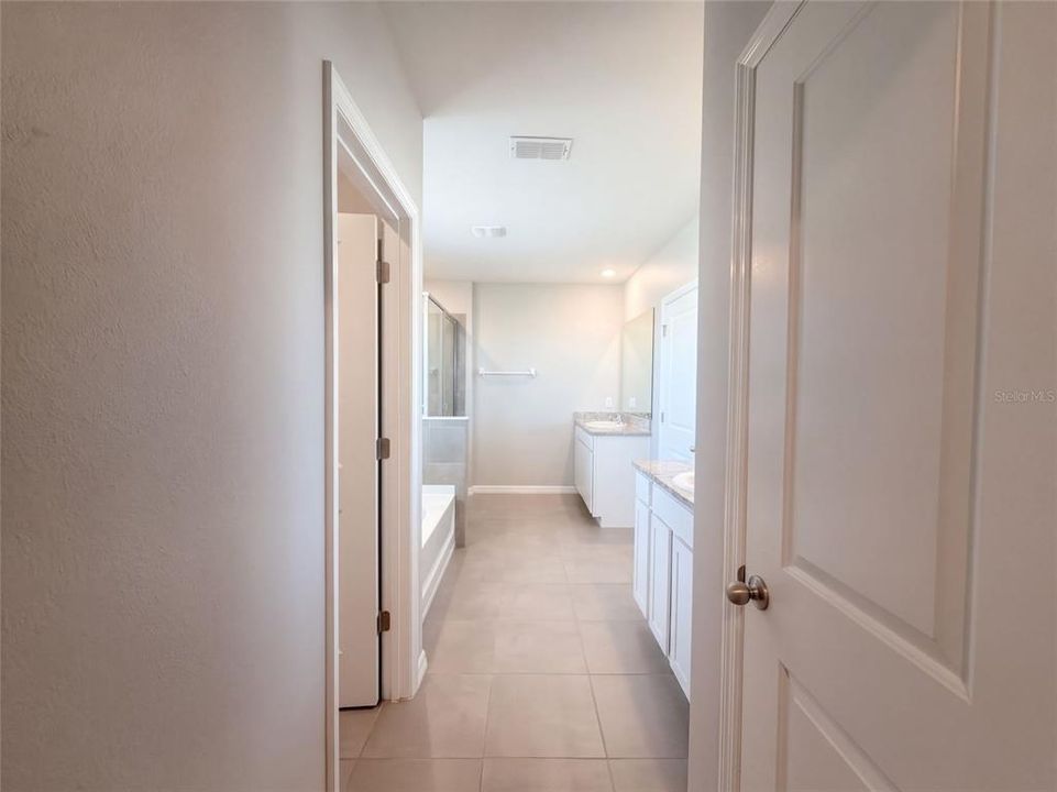 En Venta: $490,000 (4 camas, 4 baños, 3878 Pies cuadrados)