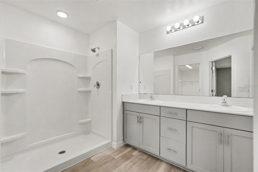 For Sale: $359,900 (5 beds, 3 baths, 2466 Square Feet)