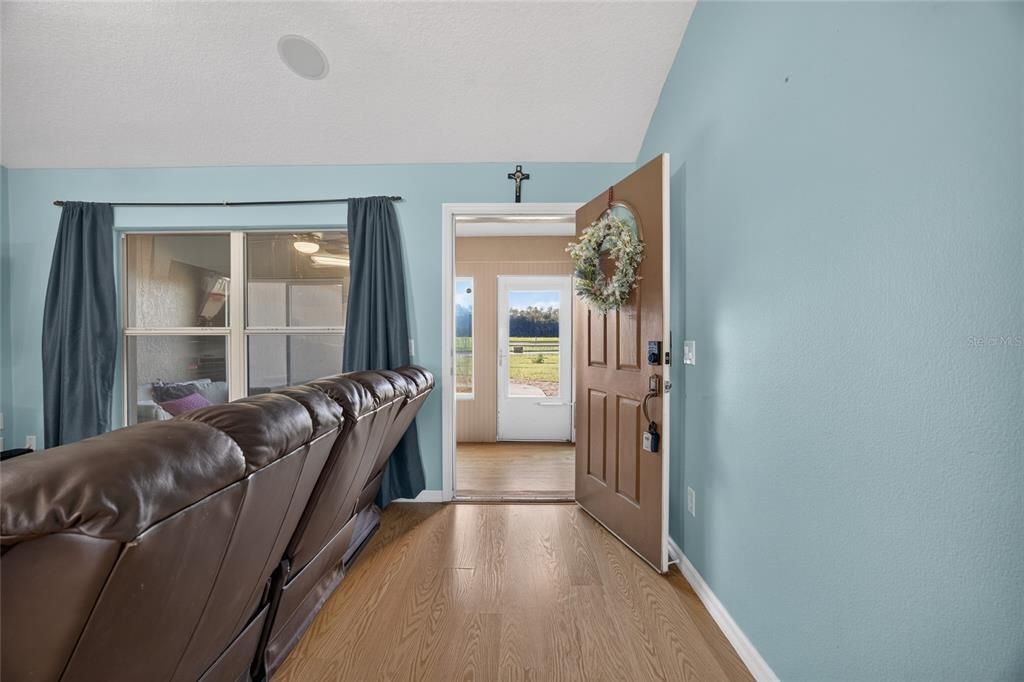 For Sale: $526,000 (3 beds, 2 baths, 1619 Square Feet)