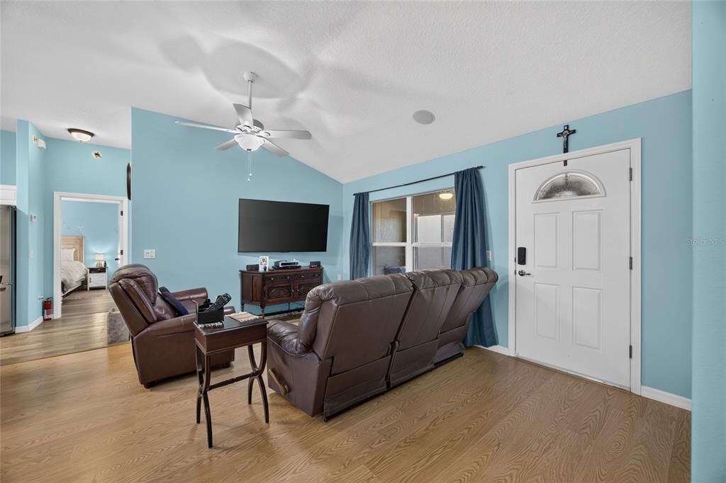 For Sale: $526,000 (3 beds, 2 baths, 1619 Square Feet)