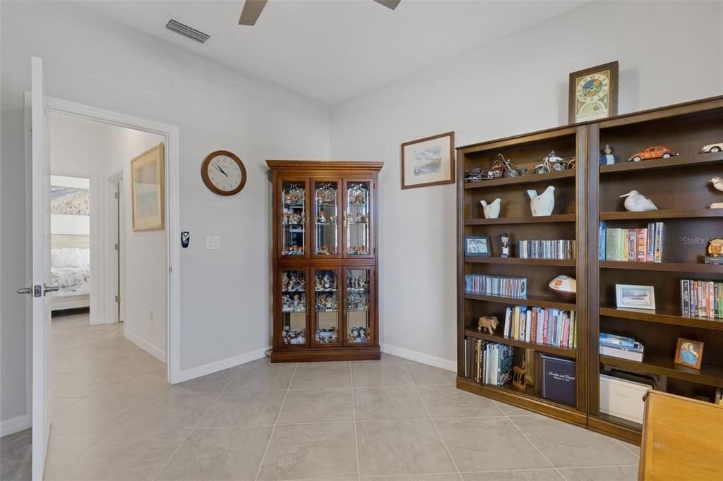 En Venta: $650,000 (4 camas, 3 baños, 2025 Pies cuadrados)