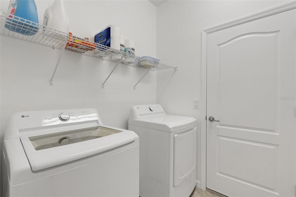 En Venta: $650,000 (4 camas, 3 baños, 2025 Pies cuadrados)