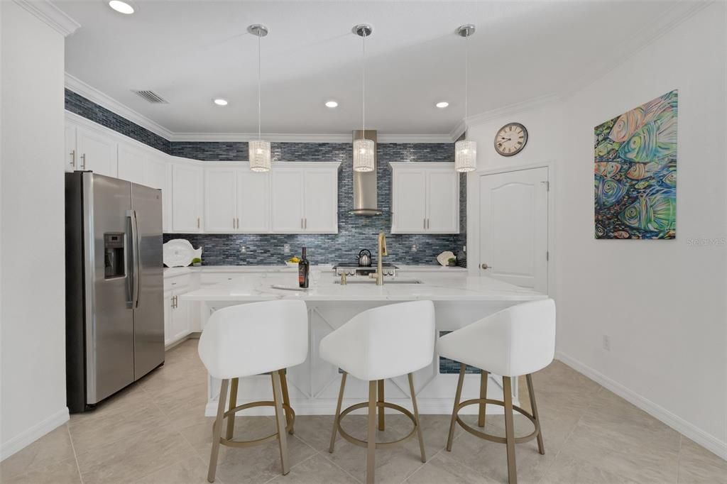 En Venta: $650,000 (4 camas, 3 baños, 2025 Pies cuadrados)