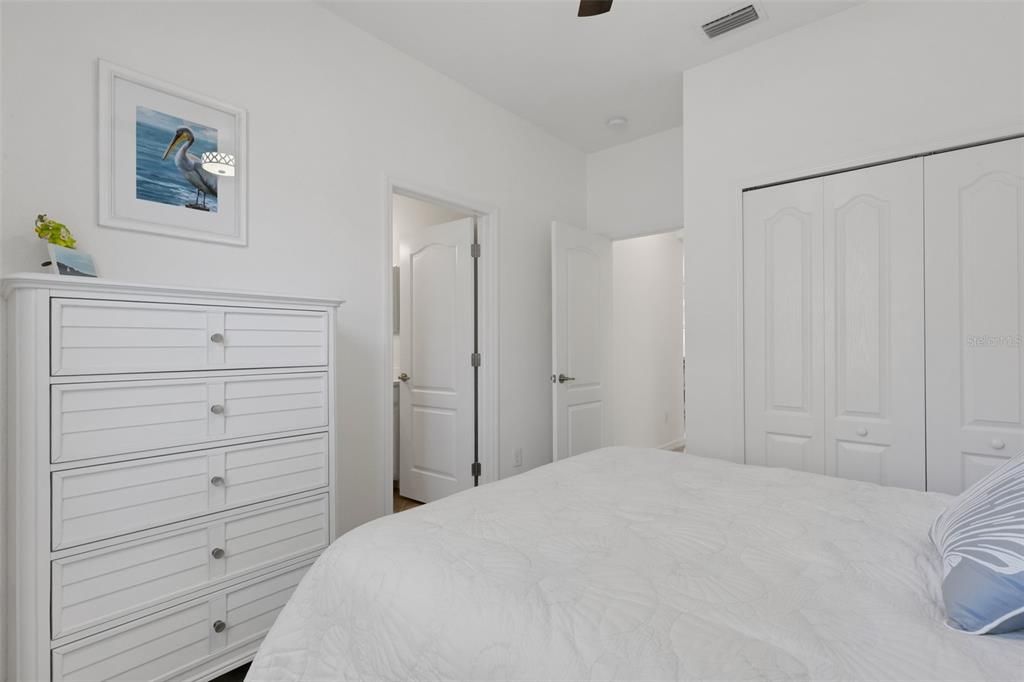 En Venta: $650,000 (4 camas, 3 baños, 2025 Pies cuadrados)