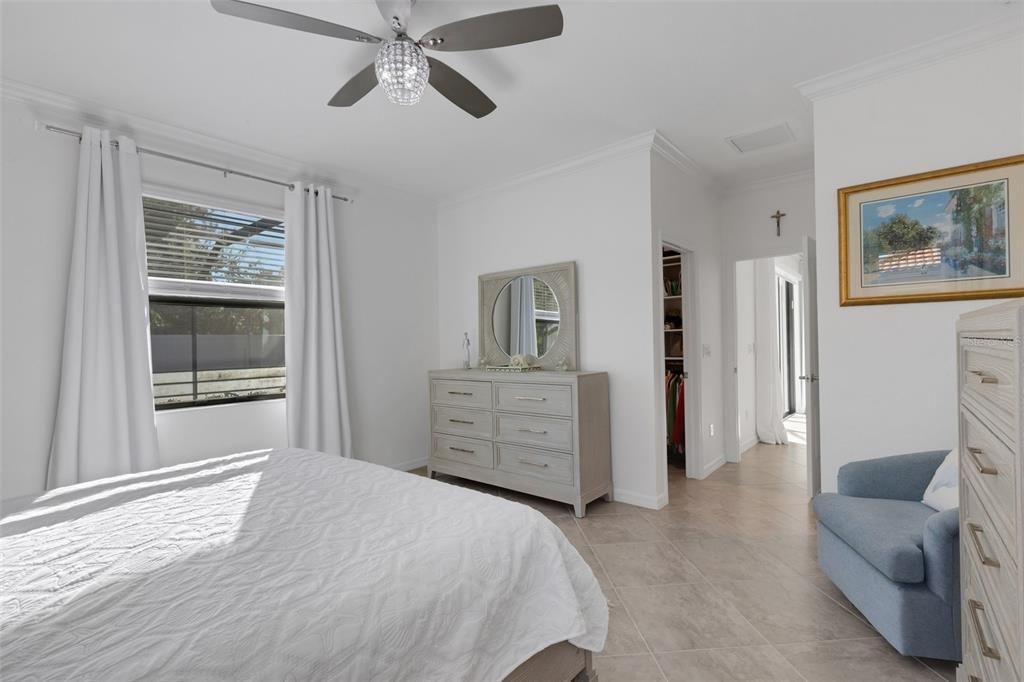 En Venta: $650,000 (4 camas, 3 baños, 2025 Pies cuadrados)