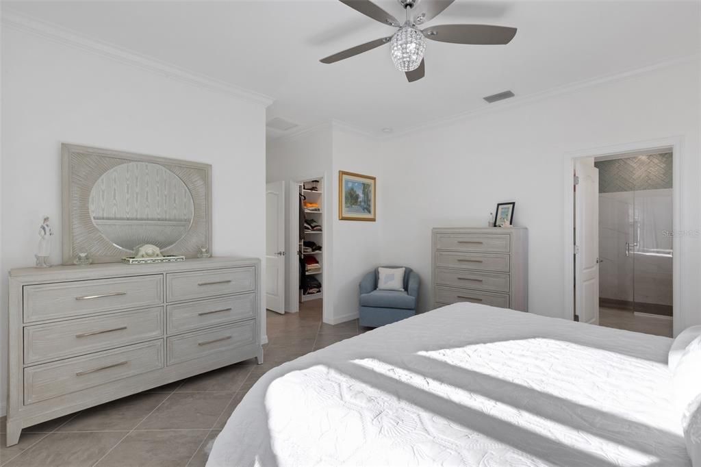 En Venta: $650,000 (4 camas, 3 baños, 2025 Pies cuadrados)
