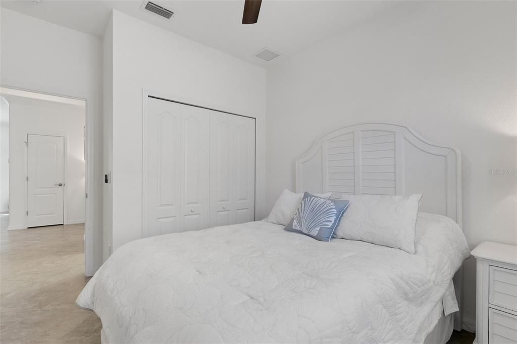 En Venta: $650,000 (4 camas, 3 baños, 2025 Pies cuadrados)
